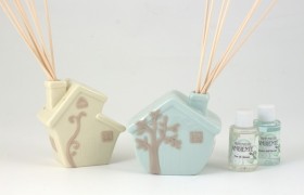 Profumatore ceramica forma casetta. Ass 2. CM 10x6 H 10