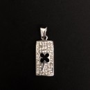 Ciondolo metallo con strass e traforo quadrifoglio. CM 2.5
