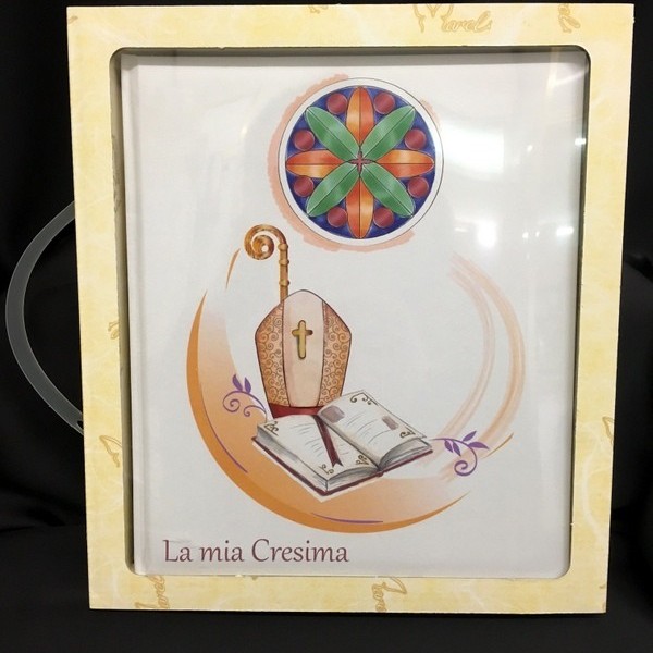 Album da 20 pagine. CM 23x27. Scatola regalo con manico