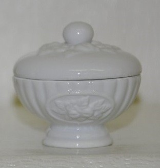 Scatolina con coperchio porcellana bianca