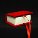 Scatolina forma libro in velluto. CM 5.5x8 H 4