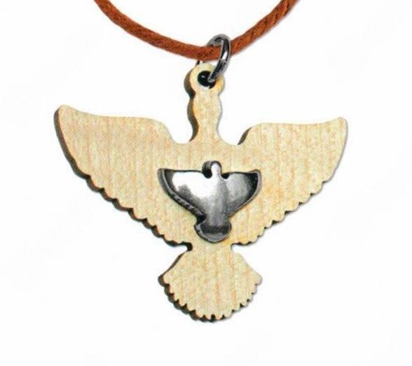 Ciondolo legno con placca forma colomba in ottone con bagno argento. CM 3.5x4.5. MADE IN ITALY