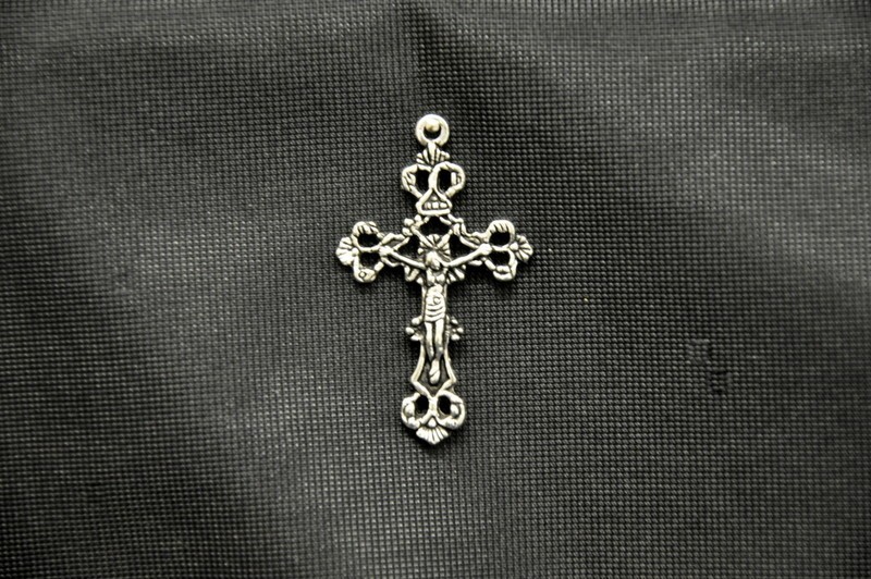 Ciondolo metallo crocefisso CM 4x2.5
