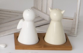 Sale e pepe ceramica angelo/diavolo bianco e panna con base legno CM 12 H 9 con scatola