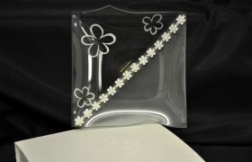 Piatto vetro con fila strass centrale 14x14 con scatola