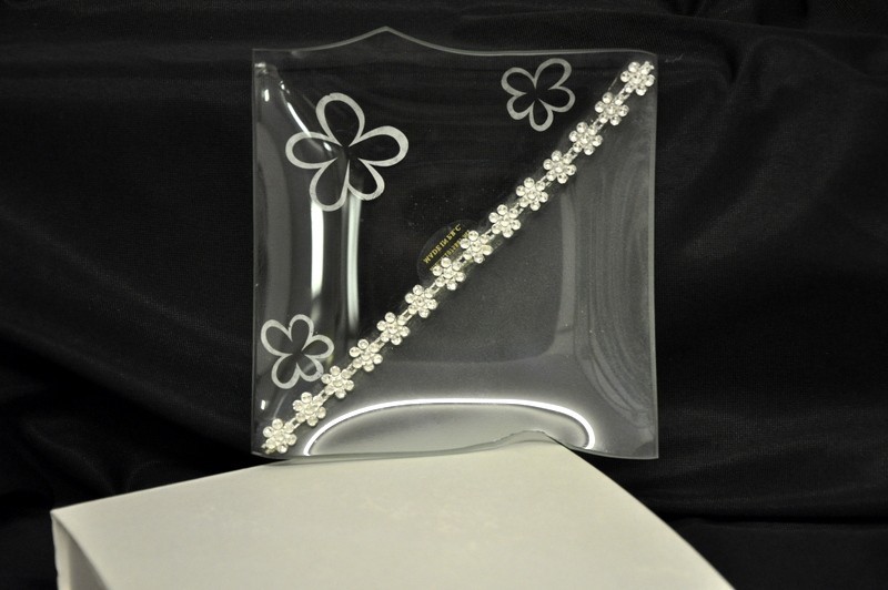 Piatto vetro con fila strass centrale 14x14 con scatola