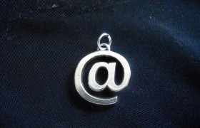 Ciondolo chiocciola di internet in ottone con bagno in argento CM 3. MADE IN ITALY