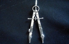 Compasso in ottone con bagno argento CM. 6. MADE IN ITALY
