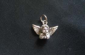 Ciondolo angelo cherubino in ottone con bagno in argento CM 2.5