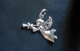 Ciondolo angelo suonatore in ottone con bagno in argento CM 3. MADE IN ITALY