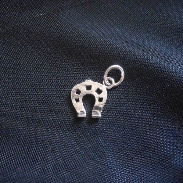 Ciondolo ferro di cavallo in ottone con bagno in argento CM 2 MADE IN ITALY