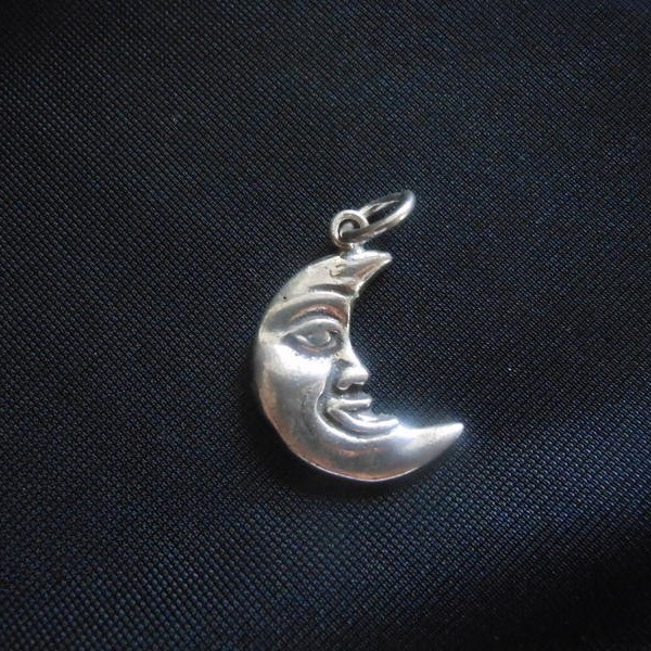 Ciondolo mezza luna in ottone con bagno in argento CM 3 MADE IN ITALY