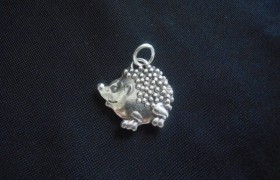 Ciondolo riccio in ottone con bagno in argento CM 3 MADE IN ITALY