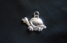 Ciondolo tartaruga in ottone con bagno in argento CM 3.8 MADE IN ITALY