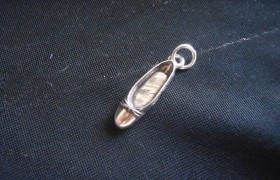 Ciondolo scarpetta da ballerina in ottone con bagno in argento CM 4  MADE IN ITALY