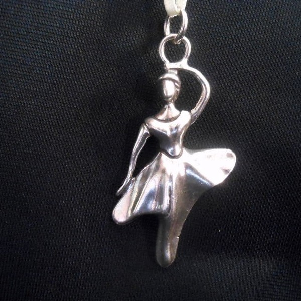 Ciondolo ballerina in ottone con bagno in argento CM 6