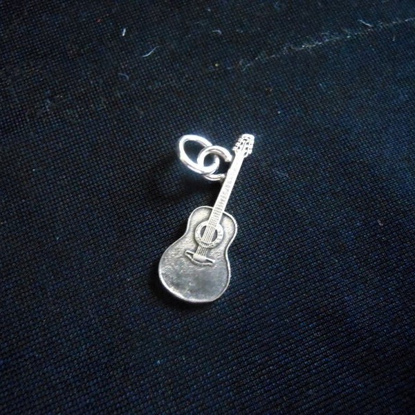 Ciondolo chitarra in ottone con bagno in argento CM 3. MADE IN ITALY