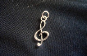 Ciondolo chiave di violino in ottone con bagno in argento CM 4  MADE IN ITALY