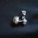 Ciondolo vespa in ottone con bagno in argento CM 3. MADE IN ITALY