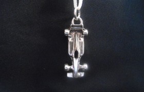 Auto ciondolo Formula1 in ottone con bagno in argento CM 4 MADE IN ITALY