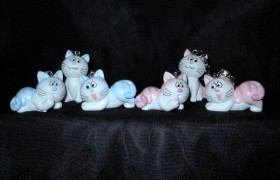 Gattini portachiavi in resina rosa o azzurro ass. 3 per colore