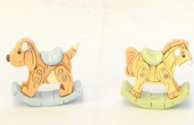 Animaletti in resina anticata tipo legno su dondolo cm.5 ass. 4