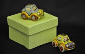 Auto porcellana colorata ass.2 6x4 cm con scatola