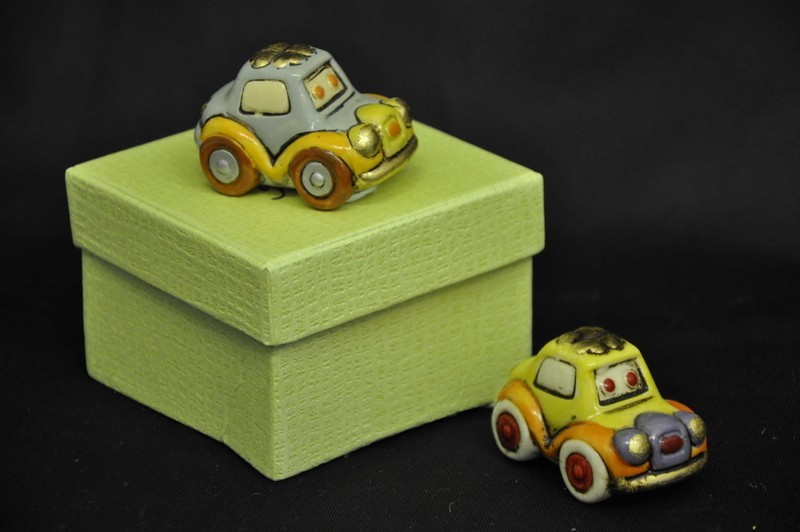 Auto porcellana colorata ass.2 6x4 cm con scatola