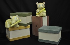 Koala ceramica colori assortiti come le scatole in foto. Ass.4 H 12