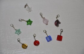 Ciondolini vetro forme e colori assortiti cm 3,5