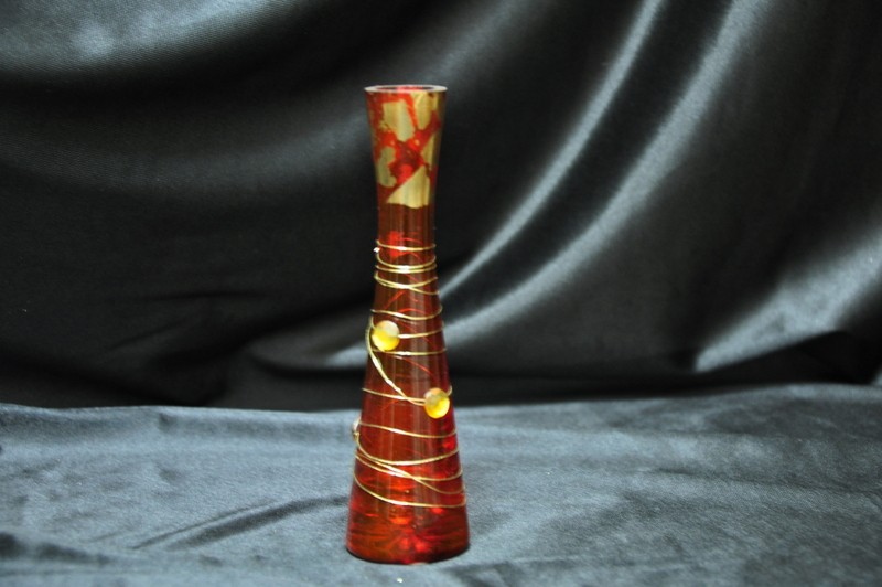 Vasetto rosso con dettagli pietre oro cm 15