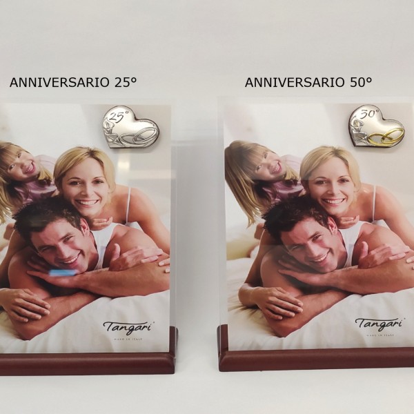 Portafoto plexi 10x15 con base legno e applicazione a calamita in laminato argento.