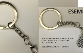 Anello con moschettone per creare portachiavi con qualsiasi ciondolo.