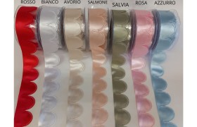 Nastro portaconfetti in raso 25 metri per 95 confezioni.