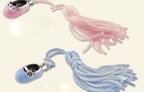 Scarpina di ottone con bagno argento con nappa per battesimi.MADE IN ITALY