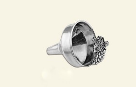 Mini imbuto in ottone con bagno argento.MADE IN ITALY