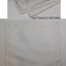 Quadrato mussola 24x24 con ricami argento.