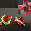 Uva rossa con foglia e mollettina. CM 4
