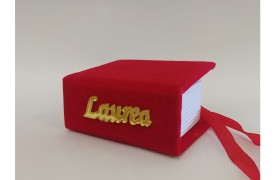 Scatolina velluto rosso con scritta plexi.MIS.6X7 H3CM
