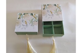 Scatola cartoncino champagne decoro floreale con inserto.MIS.7X7 H3CM