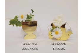 Scatole plexi con fiori e sacchetto cotone panna.