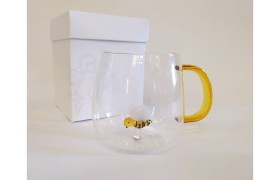 Mug con ape in vetro borosilicato,fatto a mano.MIS.9X9CM Scatola compresa.