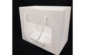 Shop bianca con finestra. MIS 24X14 H 19,5CM