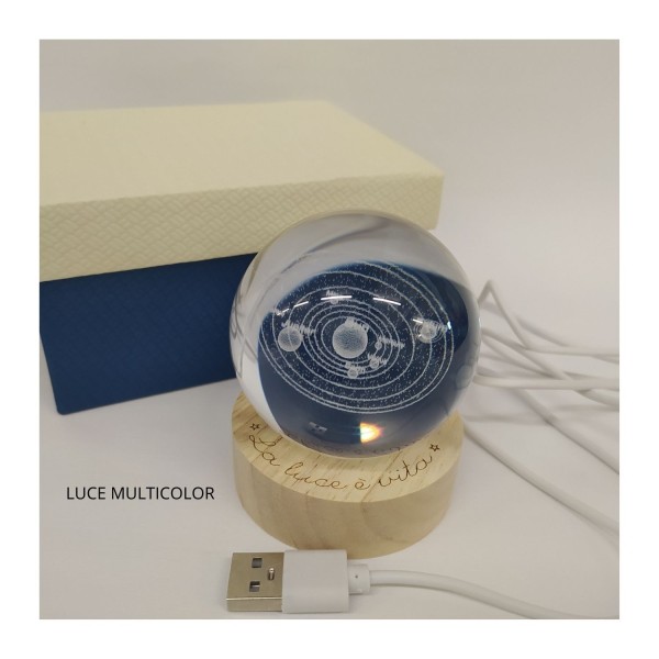 Sfera vetro sistema solare su base legno , luce multicolor e cavo USB pulsante accensione e scatola DIAM.6 H8CM