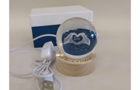 Sfera vetro LOVE base legno con porta USB e pulsante accensione,scatola compresa.DIAM.6 H7,5