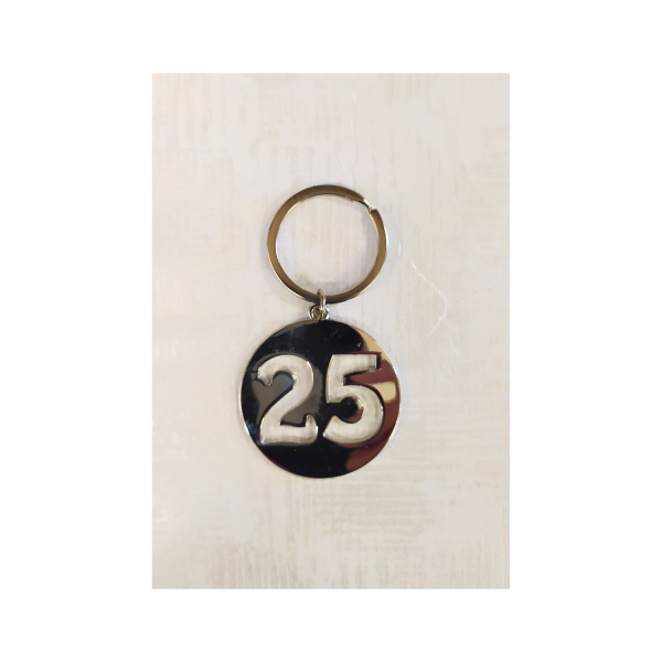 Portachiavi metallo con traforo numero 25. CM 8 (TOT)