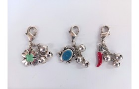 Portachiavi in ottone con bagno argento con campanellini. CM 7 circa MADE IN ITALY