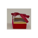 Scatolina cartoncino oro con base vellutino rosso e coperchio plexi.MIS.11X11 H 10,5CM