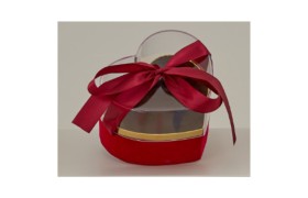 Scatolina cartoncino oro con base vellutino rosso e coperchio plexi.MIS.14X13 H 11CM