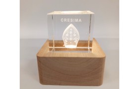 Cubo vetro CRESIMA su base legno e luce led Misura cubo 4x4cm base legno 6x6cm